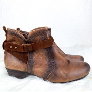 🔥 Cobb Hill brown distressed leather booties